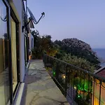 Boutique With Sea View In Crush House Apartment