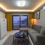 Boutique With Sea View In Crush House Apartment *