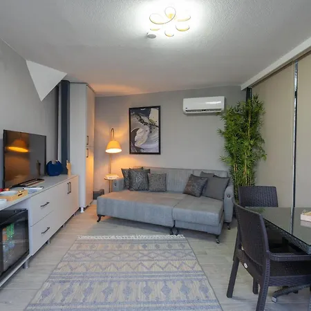 Boutique With Sea View In Crush House