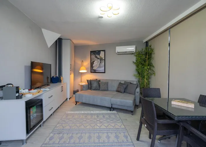 Boutique With Sea View In Crush House