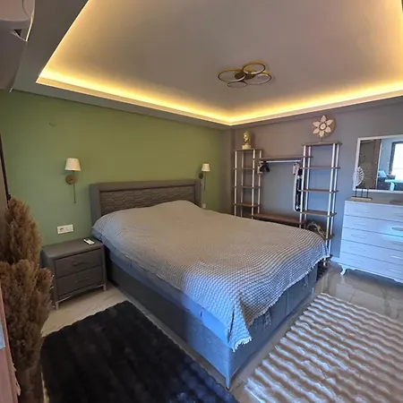 Boutique With Sea View In Crush House