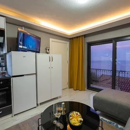 Boutique With Sea View In Crush House